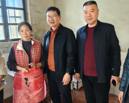 市自然资源局“春节”走访慰问片区联建共建村困难户